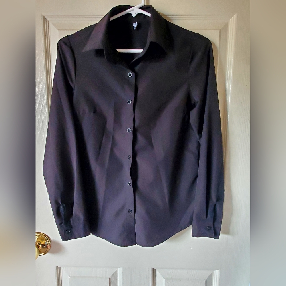 Basic button-down shirt for women